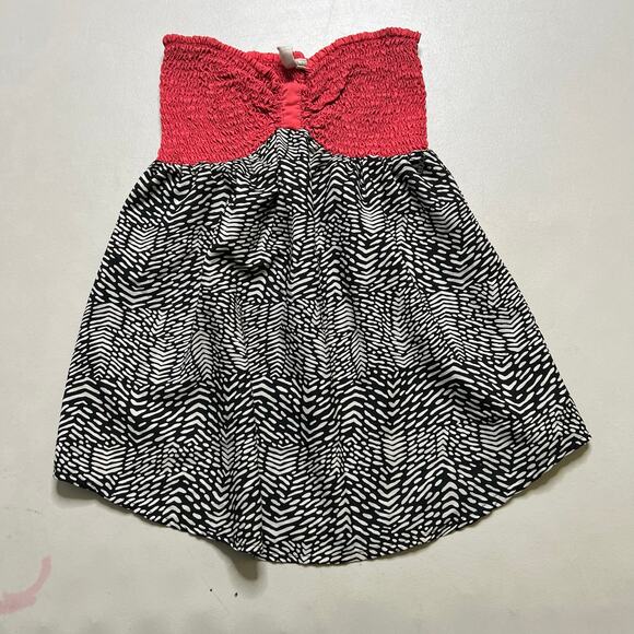 Roxy Women’s Strapless Smocked Mini Dress Black White Pink Size Small Boho Surf - Picture 1 of 8